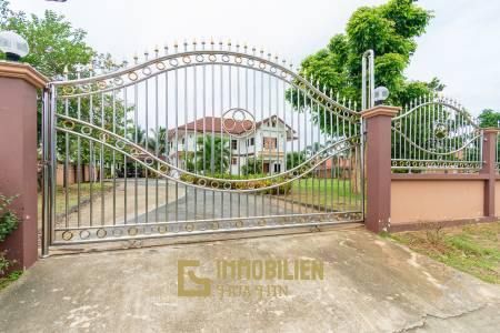 TRADITIONAL 2 STOREY HOUSE  : 6 bed 1 Rai plot