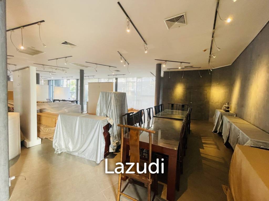 SHOW ROOM FOR SALE IN PRATUMNAK HILL SOI 5