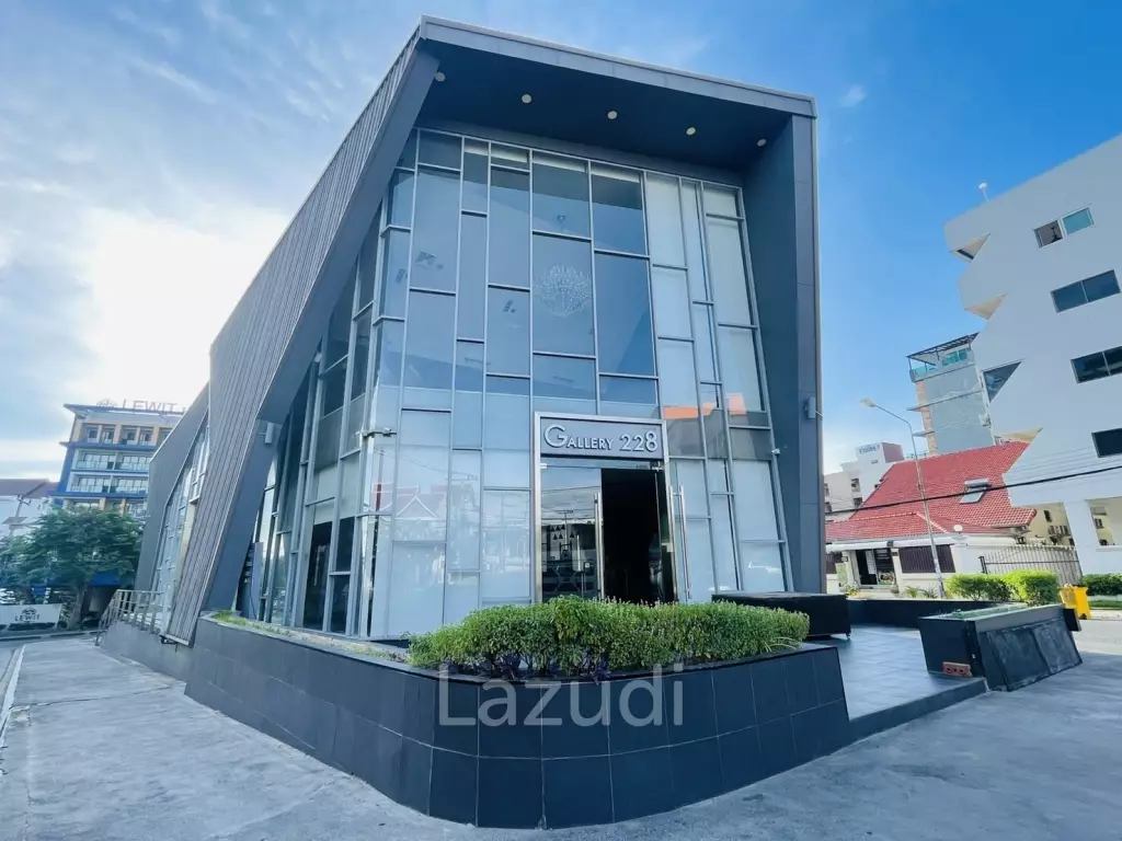 SHOW ROOM FOR SALE IN PRATUMNAK HILL SOI 5