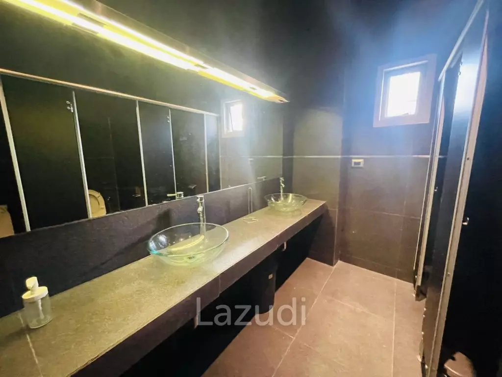 SHOW ROOM FOR SALE IN PRATUMNAK HILL SOI 5