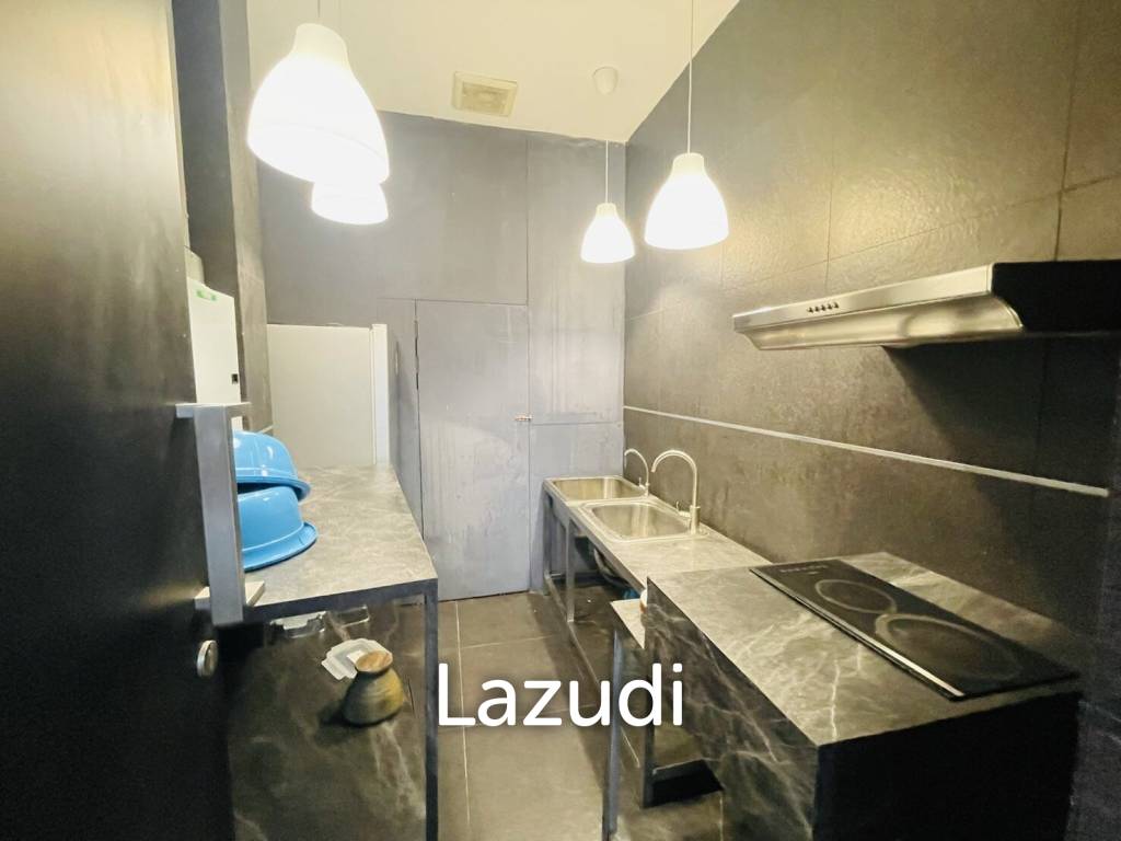 SHOW ROOM FOR SALE IN PRATUMNAK HILL SOI 5