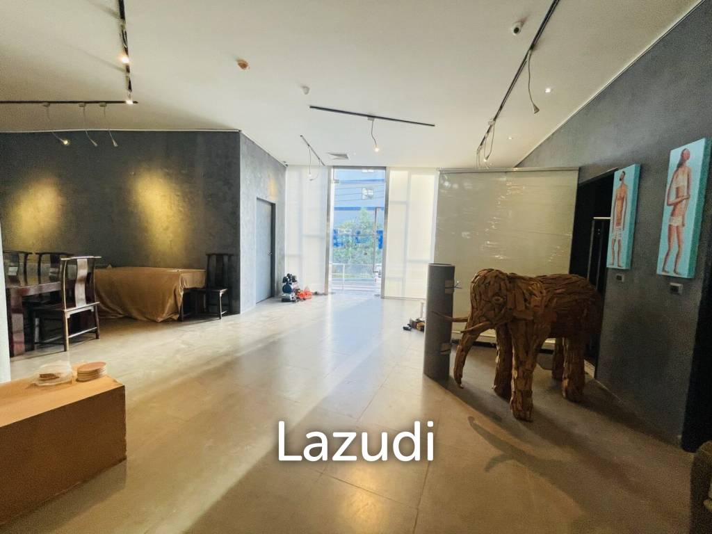 SHOW ROOM FOR SALE IN PRATUMNAK HILL SOI 5