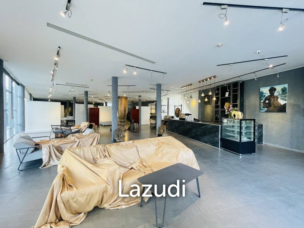SHOW ROOM FOR SALE IN PRATUMNAK HILL SOI 5