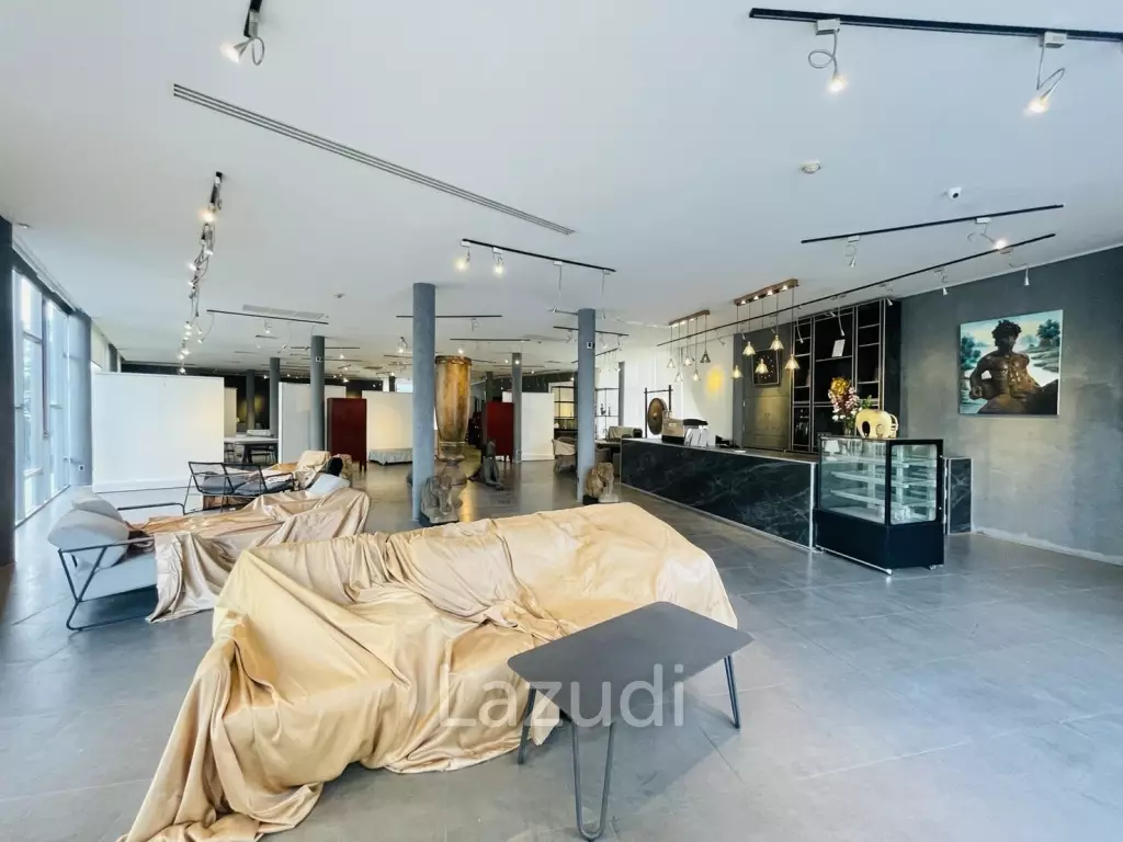 SHOW ROOM FOR SALE IN PRATUMNAK HILL SOI 5