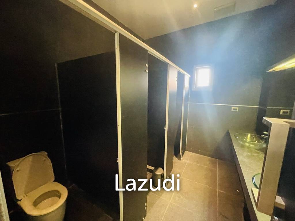 SHOW ROOM FOR SALE IN PRATUMNAK HILL SOI 5