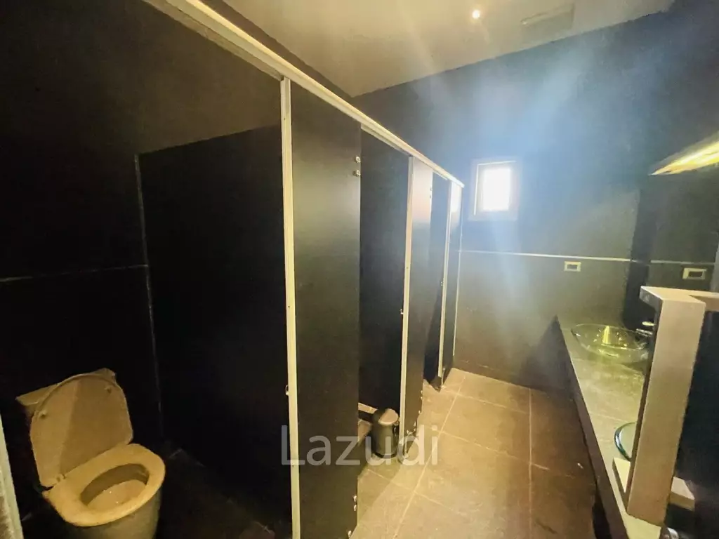 SHOW ROOM FOR SALE IN PRATUMNAK HILL SOI 5