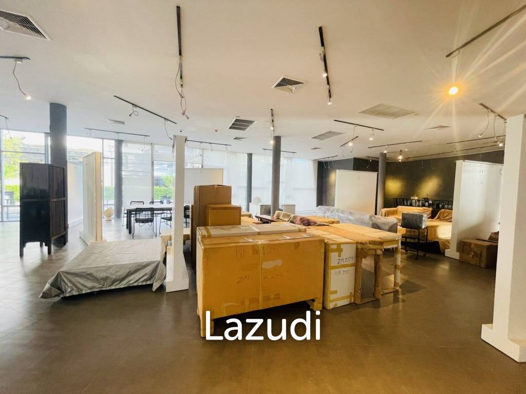 SHOW ROOM FOR SALE IN PRATUMNAK HILL SOI 5