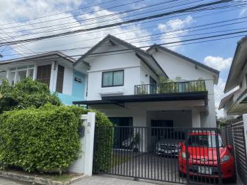 Newly totally renovated house very central between Sukhumvit and Mega Bangna!