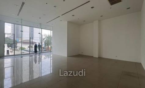 Second Floor Retail Space in Phrom Phong area