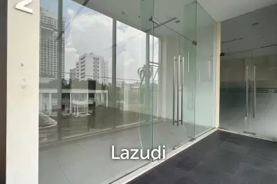 Second Floor Retail Space in Phrom Phong area