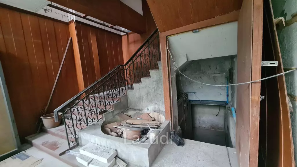 550sm 2nd + Lower Floor Space for Lease on Soi 39