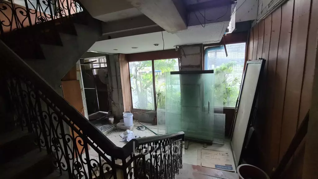 550sm 2nd + Lower Floor Space for Lease on Soi 39