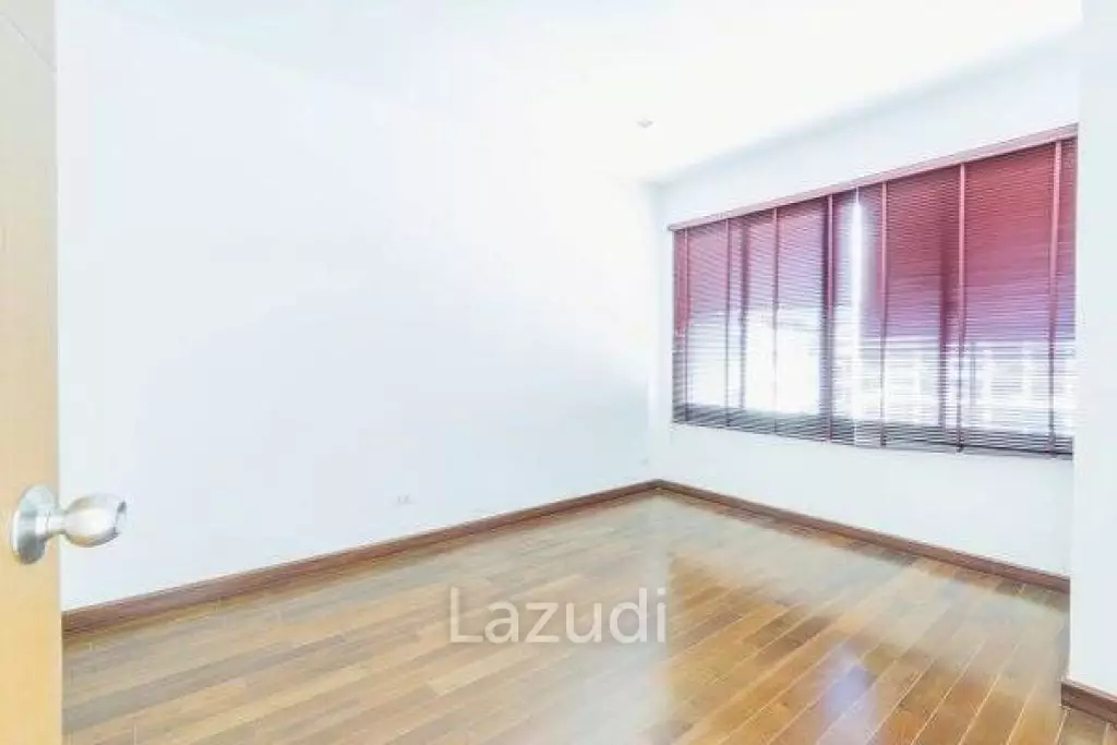 SEACRAZE : Great Value 2 Bed Sea View Condo
