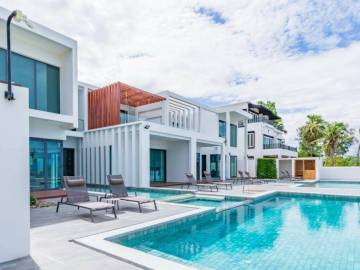 Stunning Absolute Beachfront 6 Bed Pool Villa
