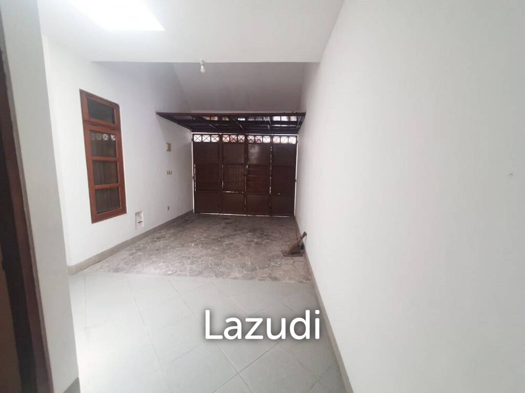Rumah Disewakan Dekat Ciputra World Surabaya, Kampus UWKS, RS Mayapada Surabaya, Kebun Binatang Surabaya, TVRI