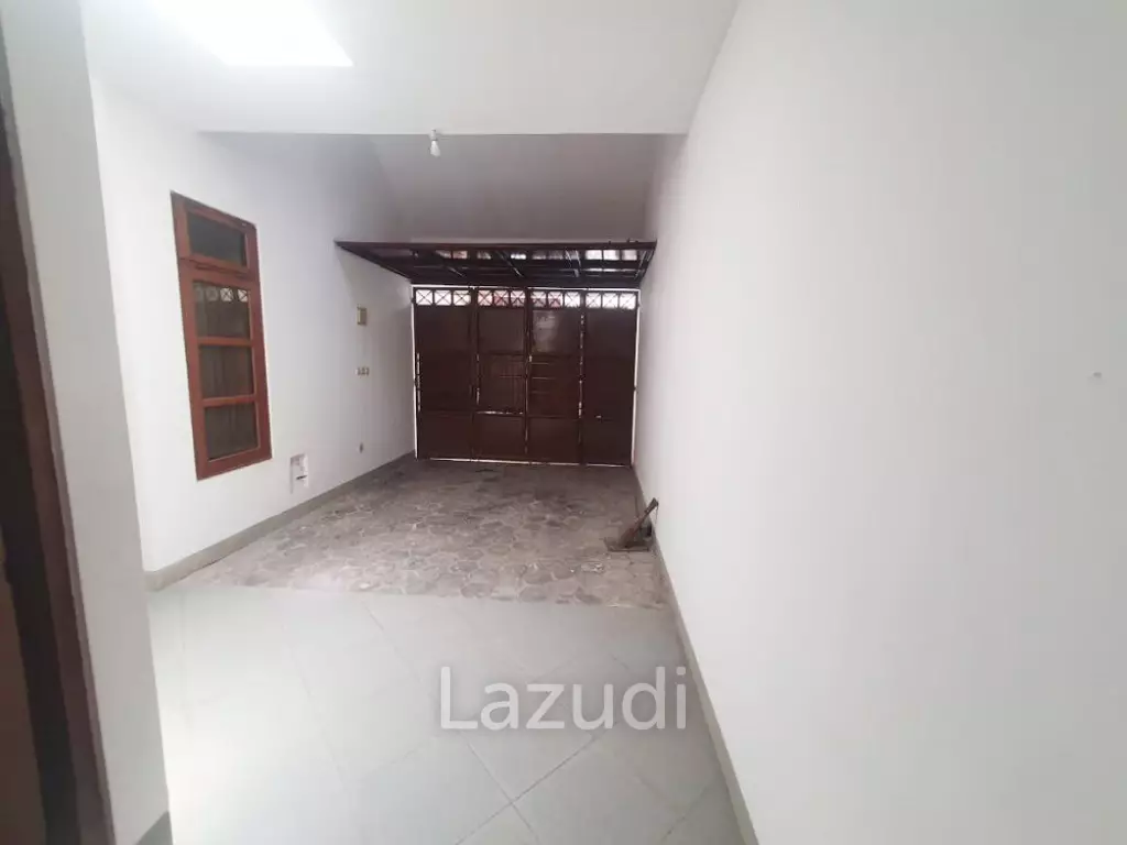 Rumah Disewakan Dekat Ciputra World Surabaya, Kampus UWKS, RS Mayapada Surabaya, Kebun Binatang Surabaya, TVRI