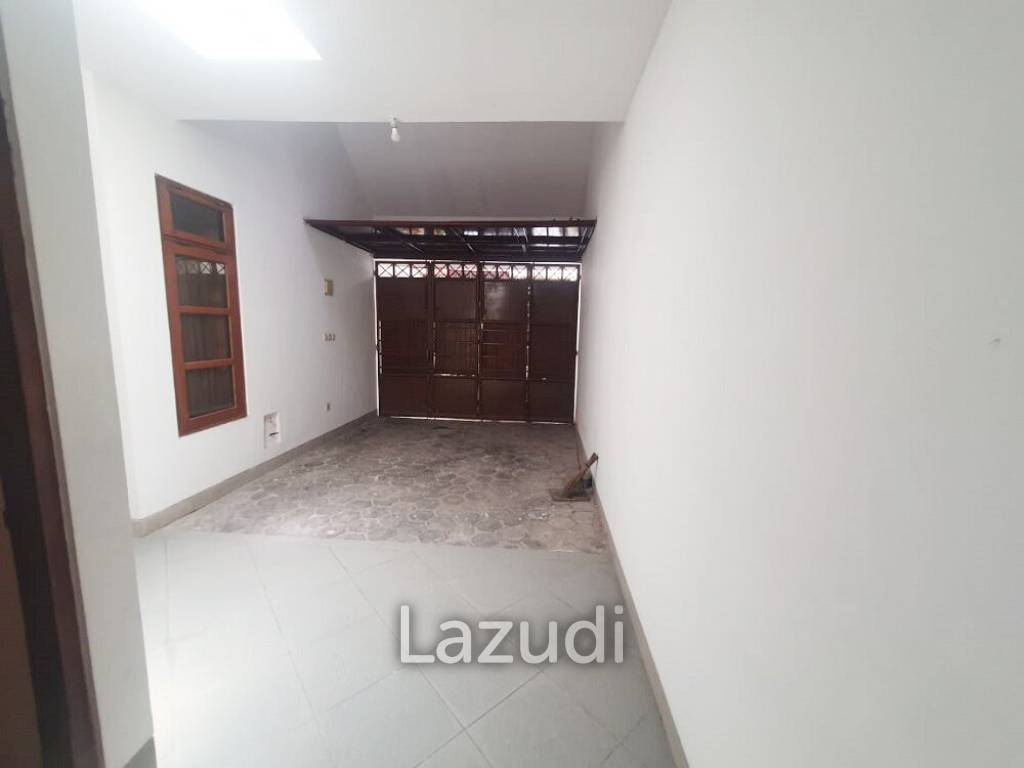Rumah Disewakan Dekat Ciputra World Surabaya, Kampus UWKS, RS Mayapada Surabaya, Kebun Binatang Surabaya, TVRI