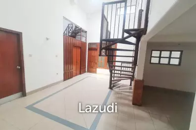 Rumah Disewakan Dekat Ciputra World Surabaya, Kampus UWKS, RS Mayapada Surabaya, Kebun Binatang Surabaya, TVRI
