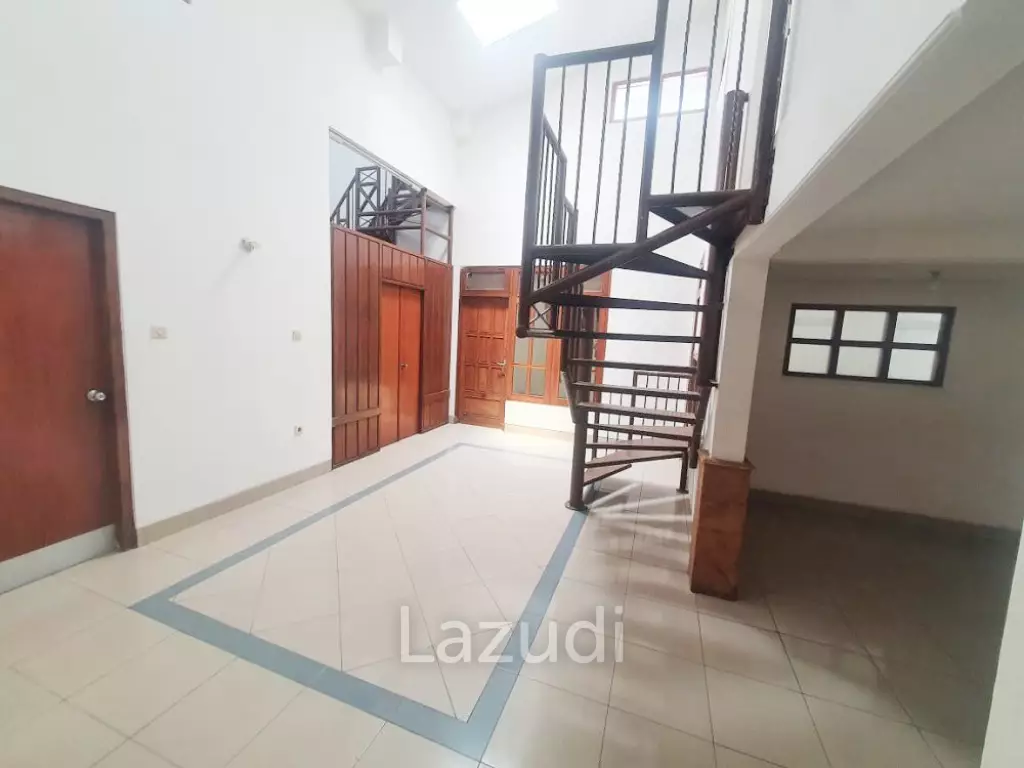 Rumah Disewakan Dekat Ciputra World Surabaya, Kampus UWKS, RS Mayapada Surabaya, Kebun Binatang Surabaya, TVRI