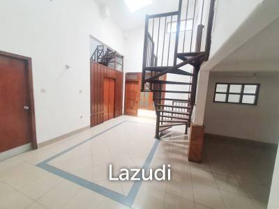 Rumah Disewakan Dekat Ciputra World Surabaya, Kampus UWKS, RS Mayapada Surabaya, Kebun Binatang Surabaya, TVRI