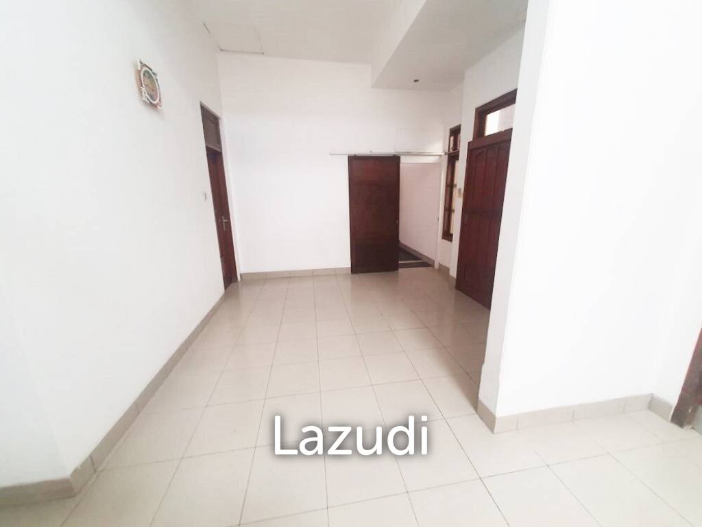 Rumah Disewakan Dekat Ciputra World Surabaya, Kampus UWKS, RS Mayapada Surabaya, Kebun Binatang Surabaya, TVRI