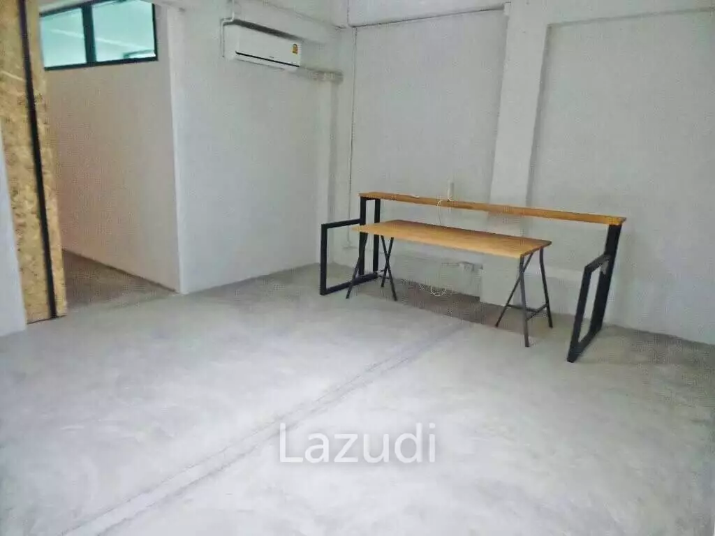 5 floor Office building in Ratchadapisaek Road for sale and rent