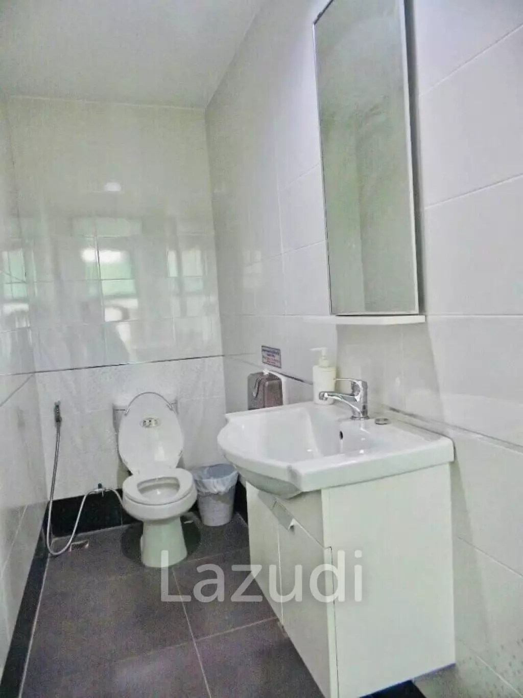 5 floor Office building in Ratchadapisaek Road for sale and rent