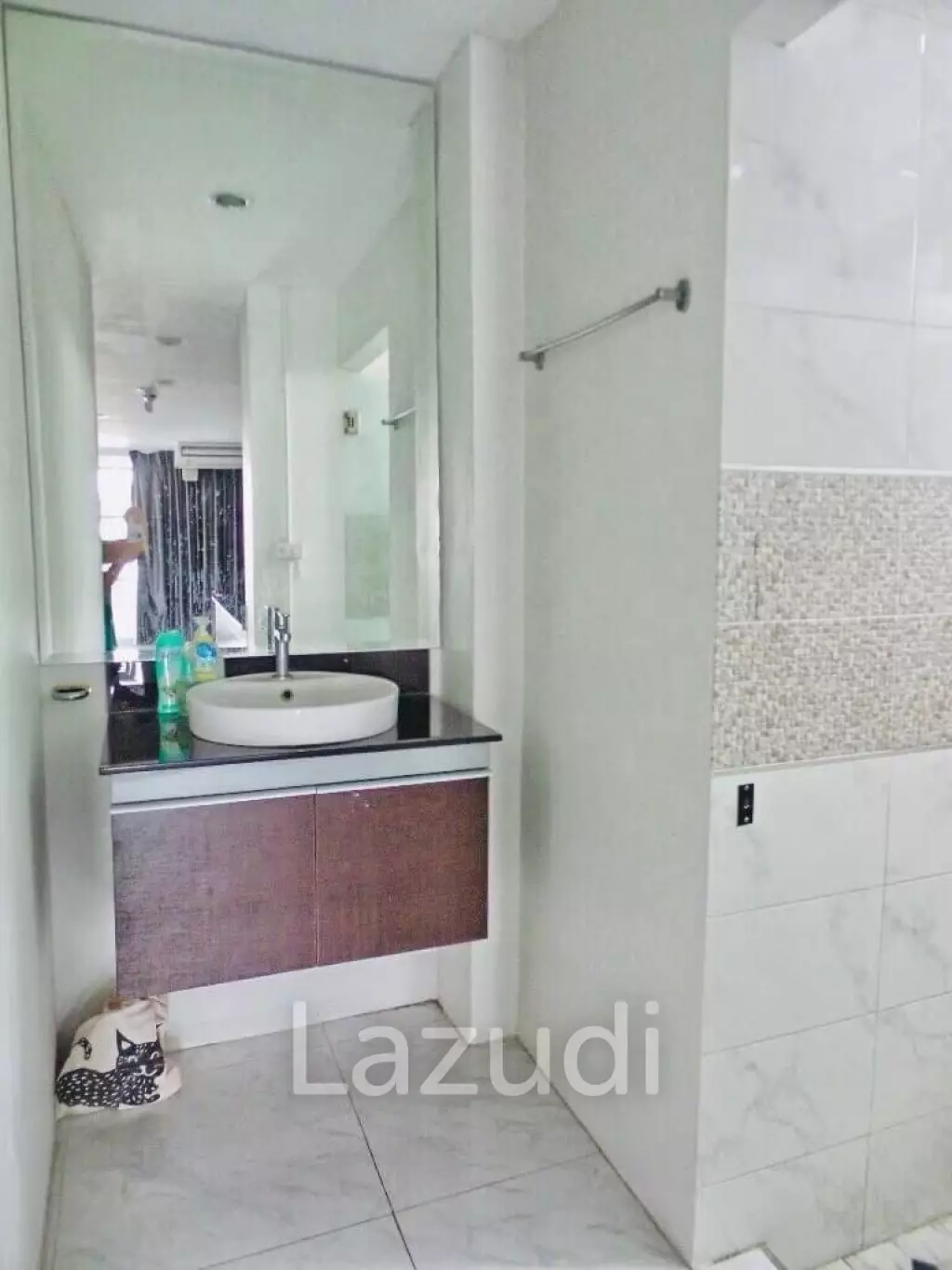 5 floor Office building in Ratchadapisaek Road for sale and rent
