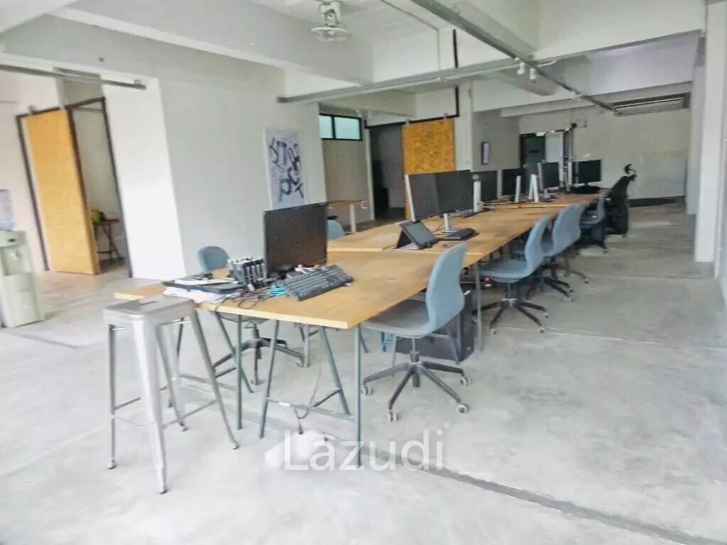 5 floor Office building in Ratchadapisaek Road for sale and rent