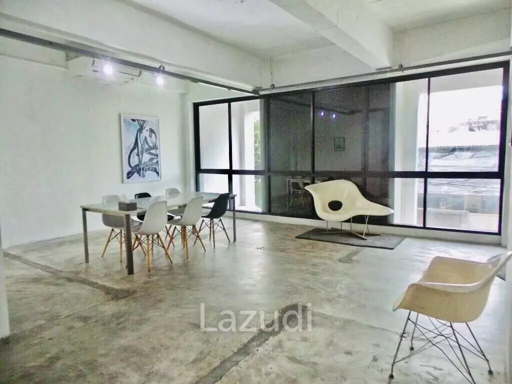 5 floor Office building in Ratchadapisaek Road for sale and rent