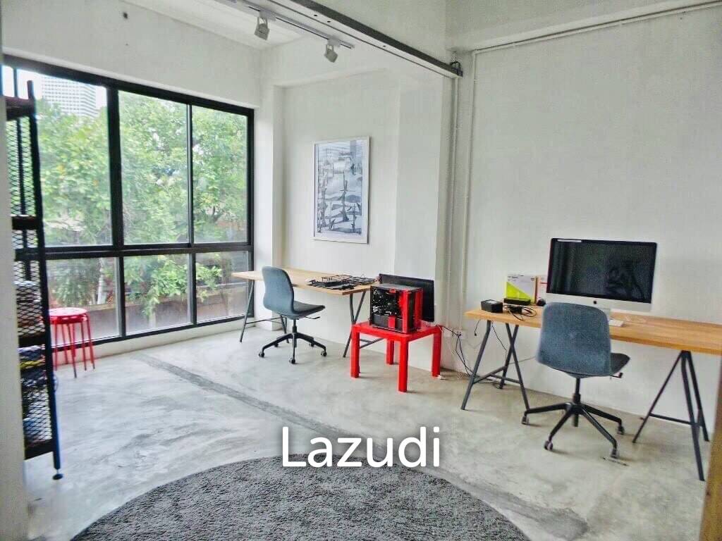 5 floor Office building in Ratchadapisaek Road for sale and rent