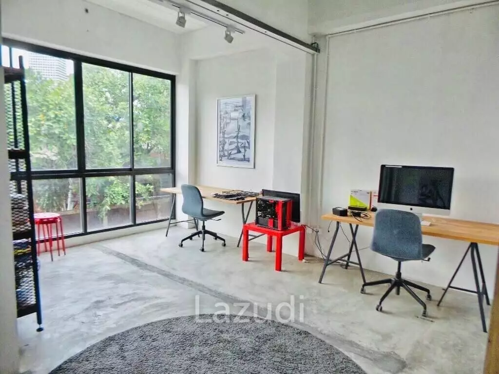 5 floor Office building in Ratchadapisaek Road for sale and rent