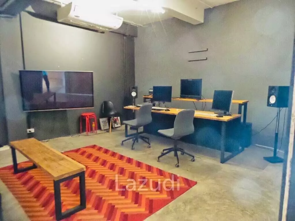 5 floor Office building in Ratchadapisaek Road for sale and rent