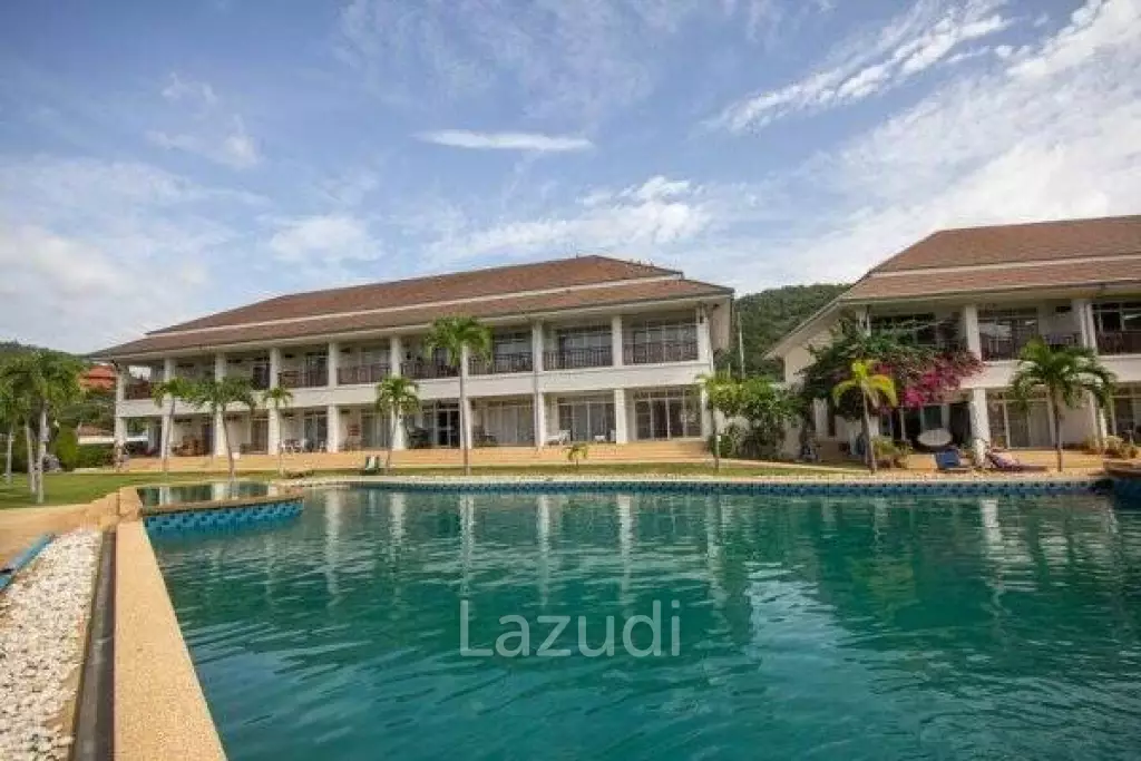 AV 88 TOWNHOUSE : Great Value 2 Storey townhouse in town