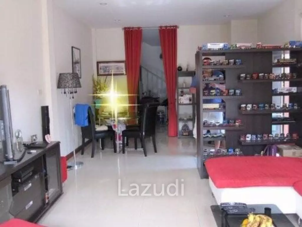 AV 88 TOWNHOUSE : Great Value 2 Storey townhouse in town
