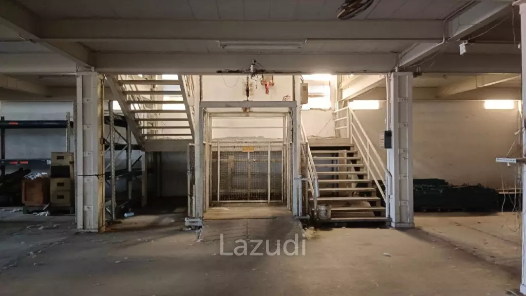 Pink Line Trian Showroom 2,033 Building for Rent