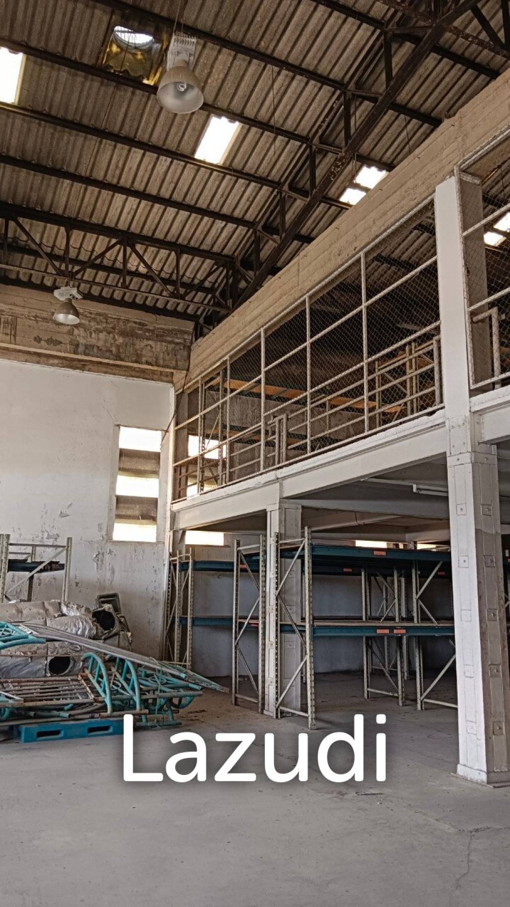 Pink Line Trian Showroom 2,033 Building for Rent
