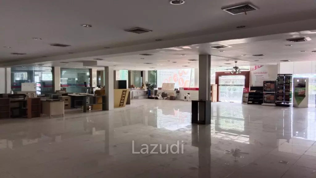 Ramindra 4,062.60 SQM Showroom for rent