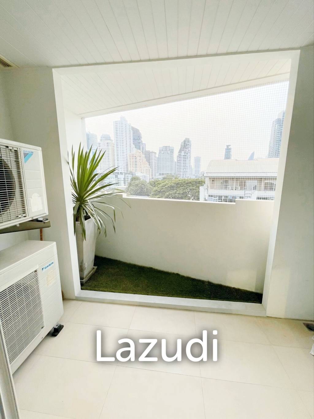 1 Bedroom 1 Bathroom 40 SQ.M. Le Nice Ekamai