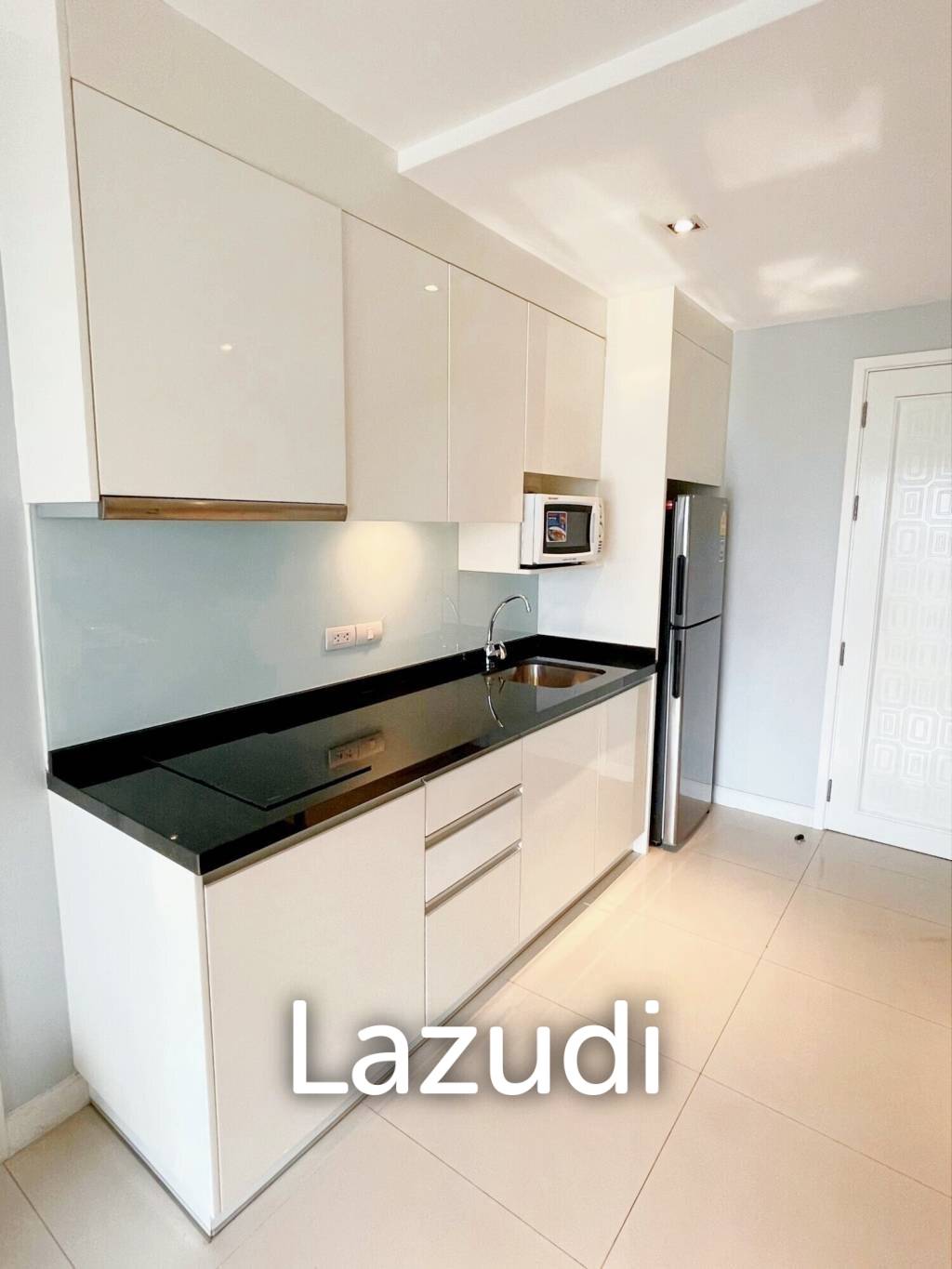 1 Bedroom 1 Bathroom 40 SQ.M. Le Nice Ekamai