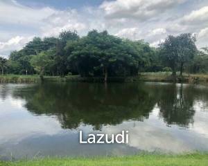 GREENFIELDS : Beautiful Lakefront 1 Rai Plot of Land on fishing lake, ideal for 1 or 2 Homes