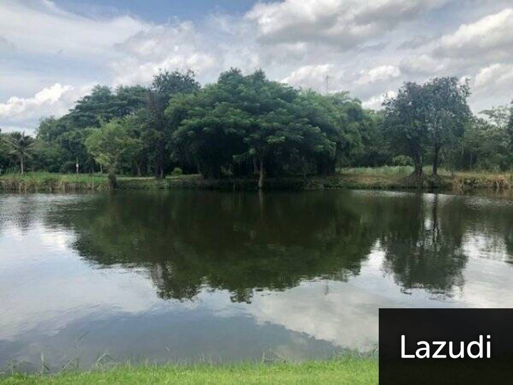 GREENFIELDS : Beautiful Lakefront 1 Rai Plot of Land on fishing lake, ideal for 1 or 2 Homes