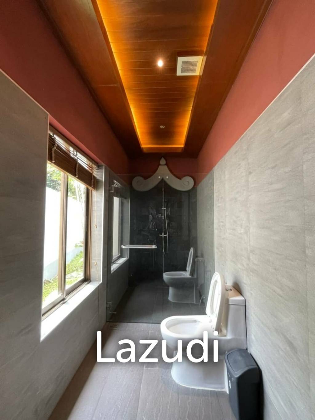 5 bedrooms Villa for rent