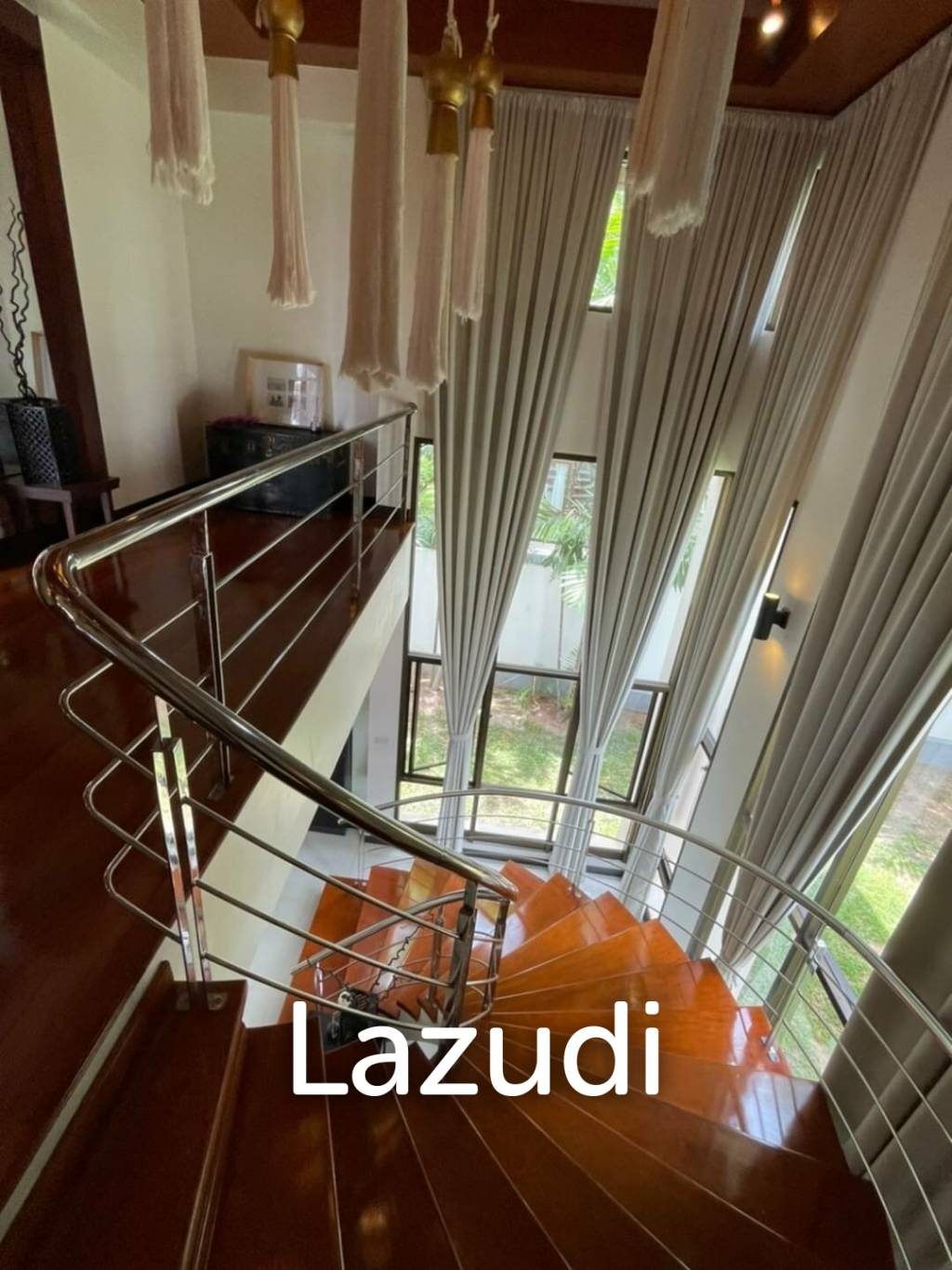 5 bedrooms Villa for rent