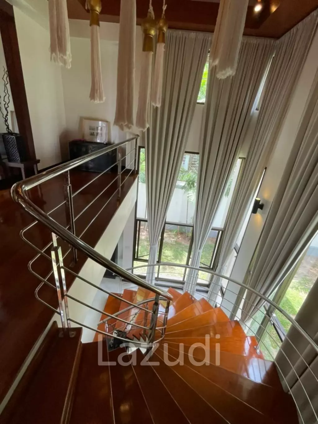5 bedrooms Villa for rent