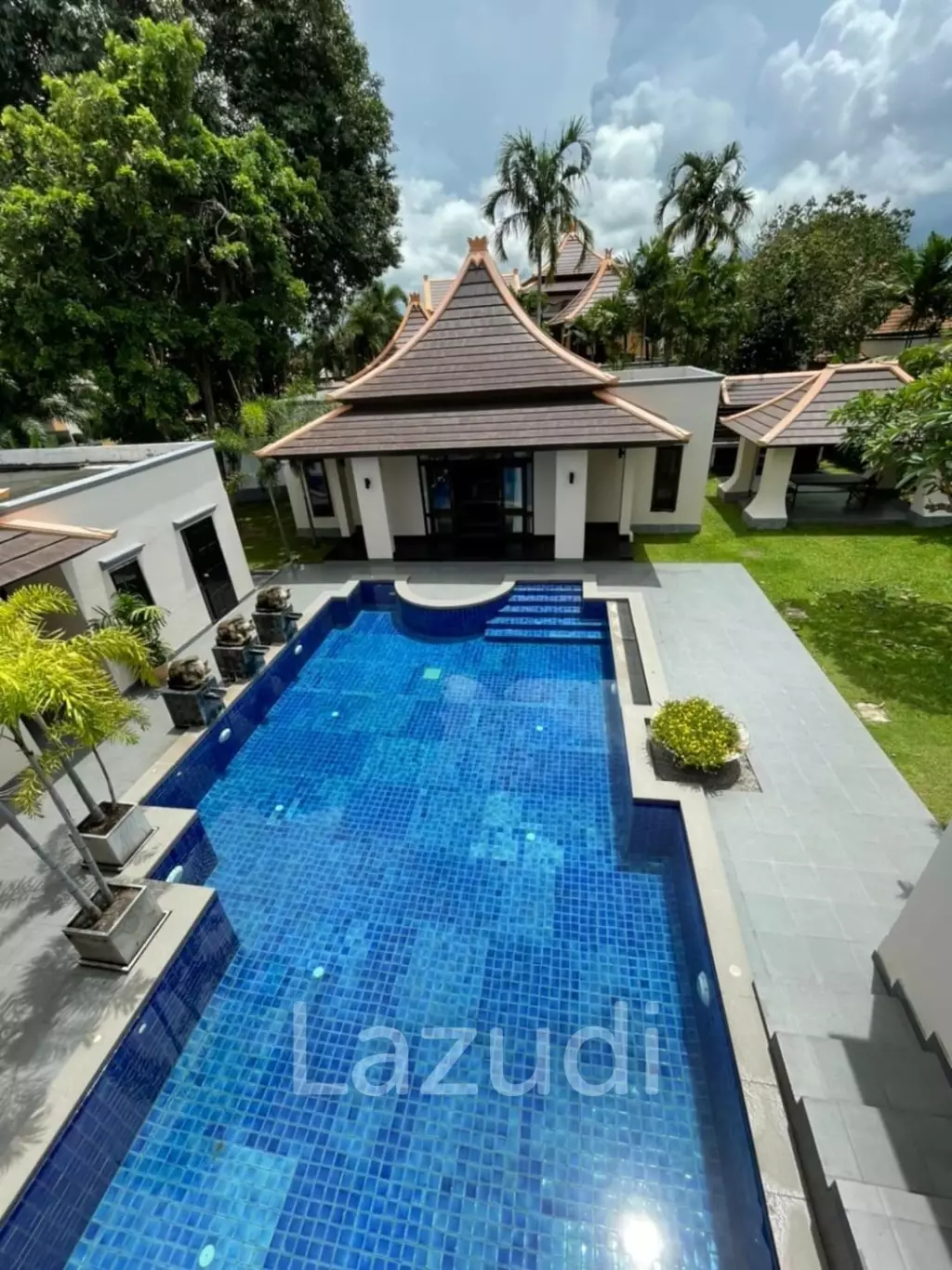 5 bedrooms Villa for rent
