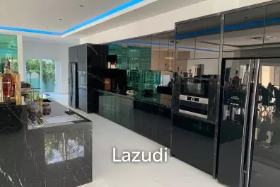 10 bedrooms villa for rent