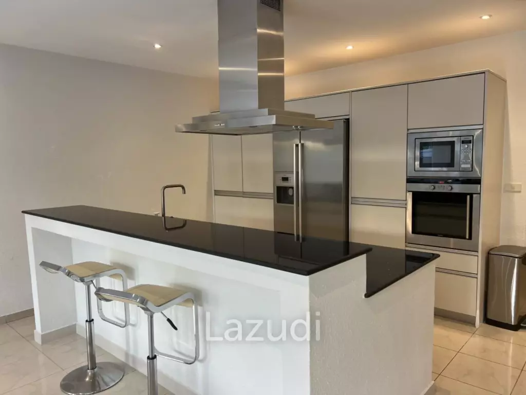 4 beds house for rent