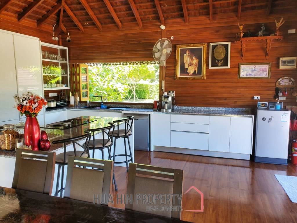 BEAUTIFULLY LANDSCAPED PROPERTY  : in Sam Roi Yod