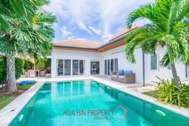 The VIEWS : Luxury 3 Bed Pool Villa on Premier Development
